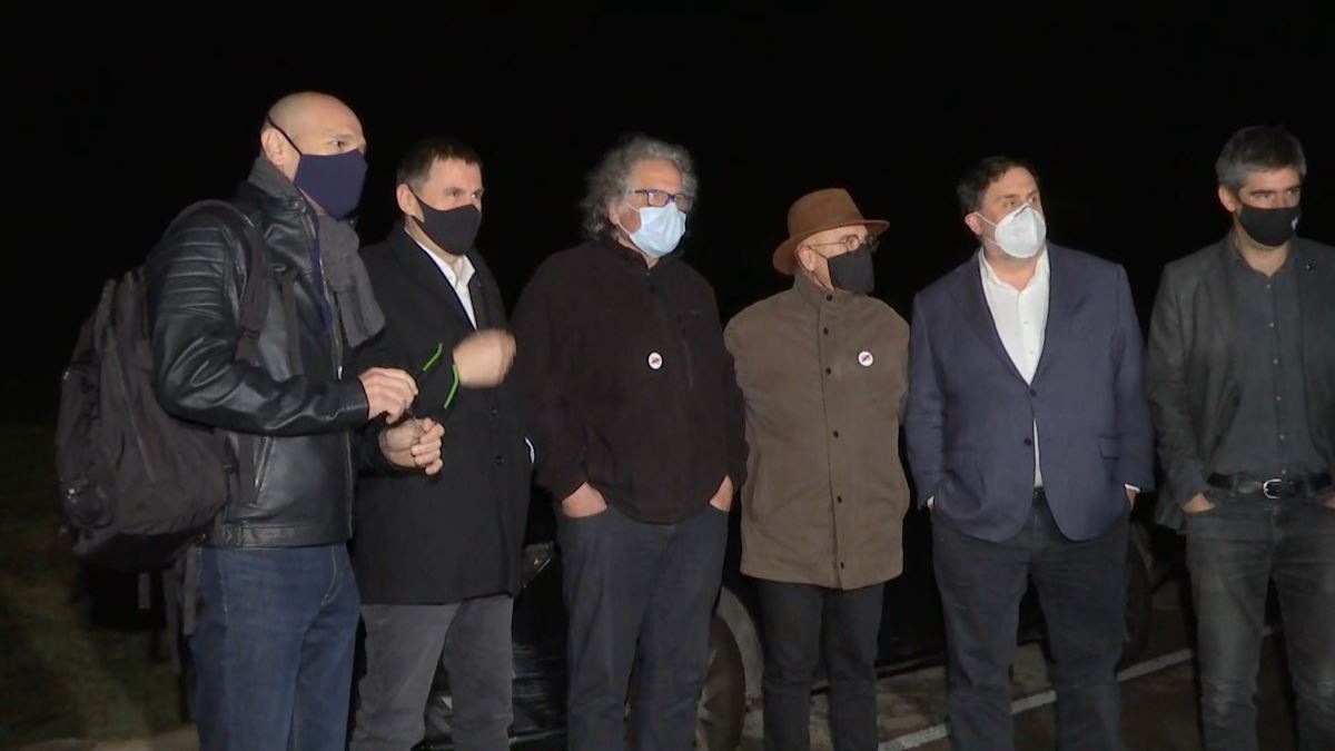 Arnaldo Otegi y los presos del procés. Imagen obtenida de un vídeo de ETB.