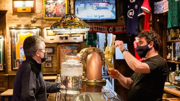 El interior de un bar. Imagen: EFE