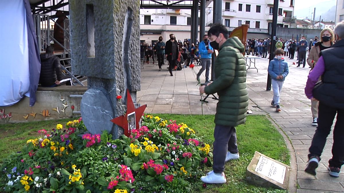 Zizurkil y Bilbao han acogido sendos actos en el día contra la tortura en Euskadi. 