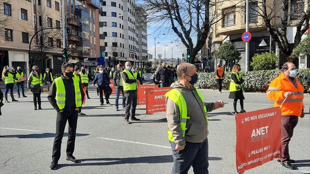 Manifestación de los transportistas en Pamplona. Foto: ANET