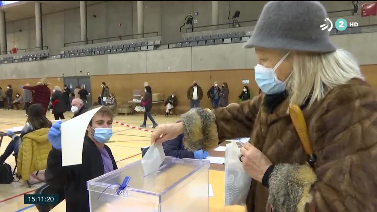 Los ciudadanos han votado con normalidad. Imagen obtenida de un vídeo de EITB Media.