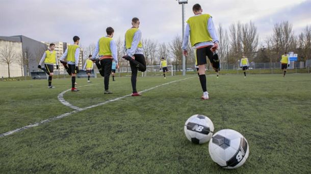 Futbol entrenamendu bat. 