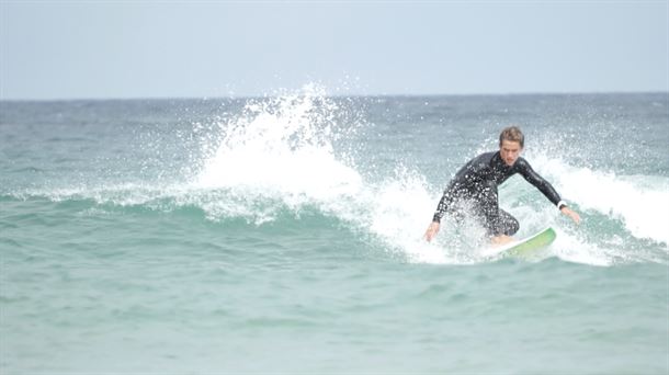 Pasión y excelente preparacion física para conseguir grandes logros en el surf vasco