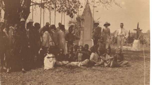 Mary Livingston, baobab a las orillas del río Zambeze.