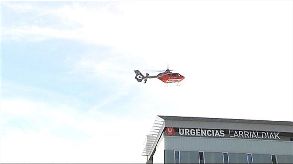 La víctima ha sido trasladada en helicóptero al Complejo Hospitalario de Navarra. Imagen: EiTB Media