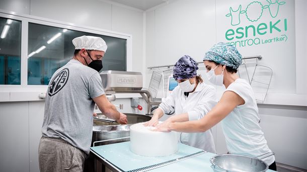 Esneki Zentroa nace con vocación de preservar la producción láctea de Euskadi