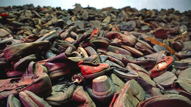 Montaña de zapatos encontrados en Auschwitz. Foto: Flickr