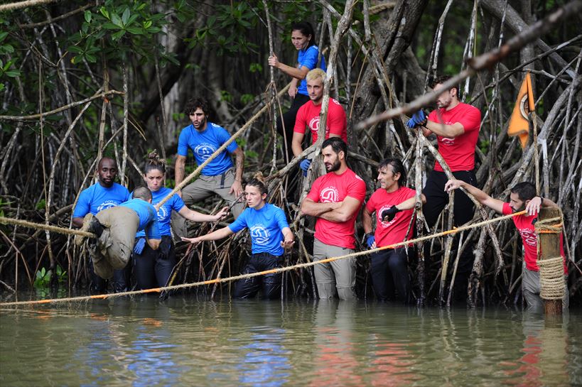 Urdinak eta gorriak tirolinaren jokoan
