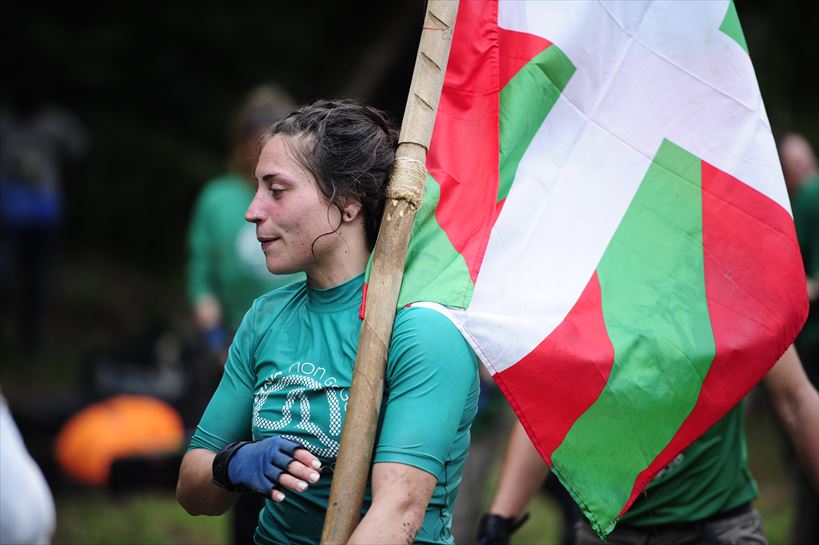 Durana ikurrinarekin