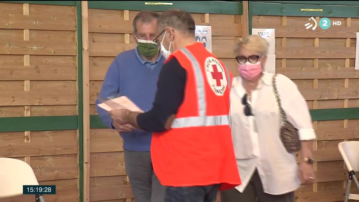 Vacunación en Iparralde. Imagen obtenida de un vídeo de ETB.