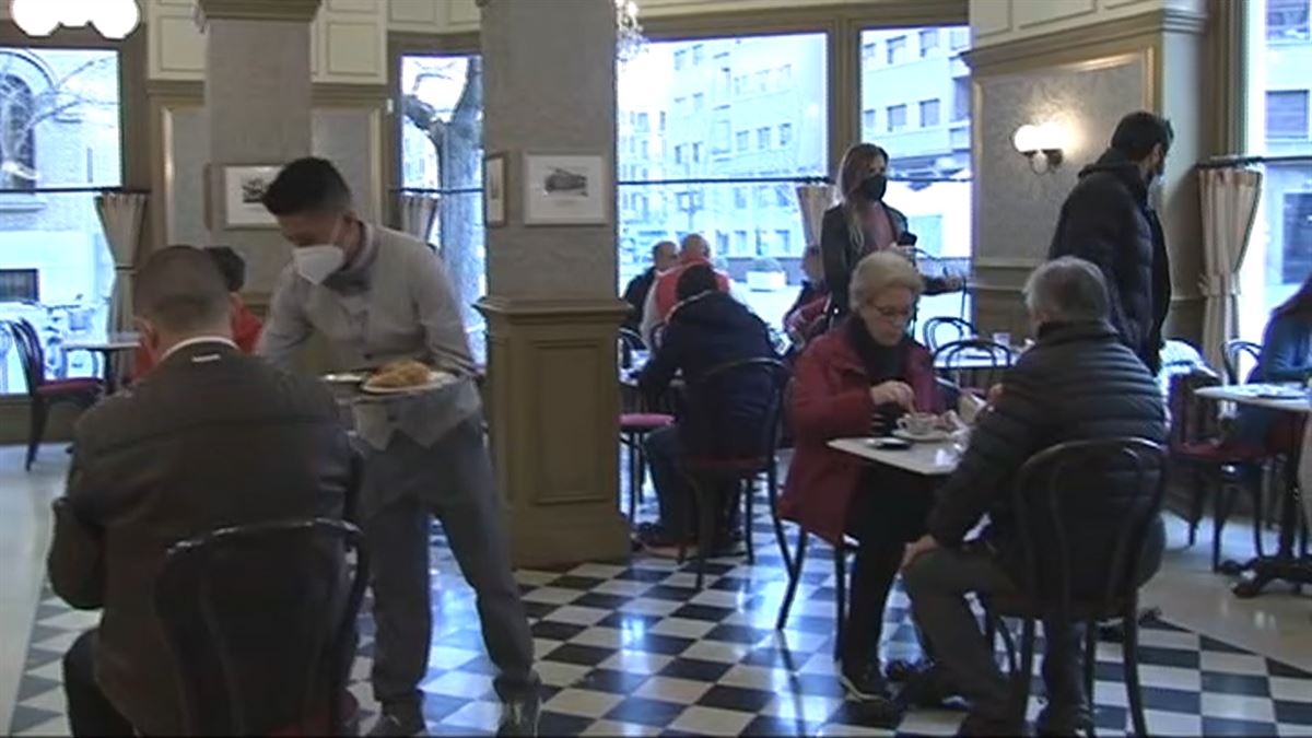 Un bar de Navarra. Imagen obtenida de un vídeo de EiTB Media.
