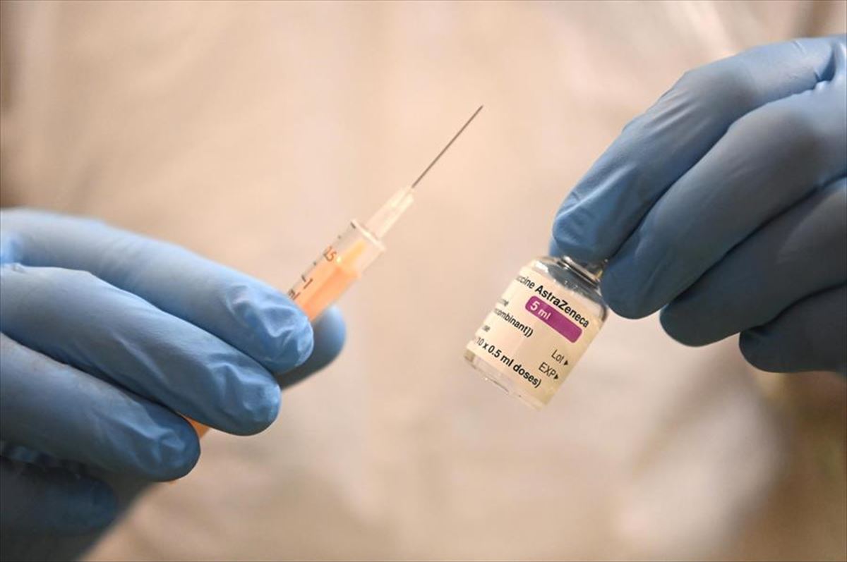 AstraZeneca, la única que se ha comprometido a no beneficiarse de su vacuna 