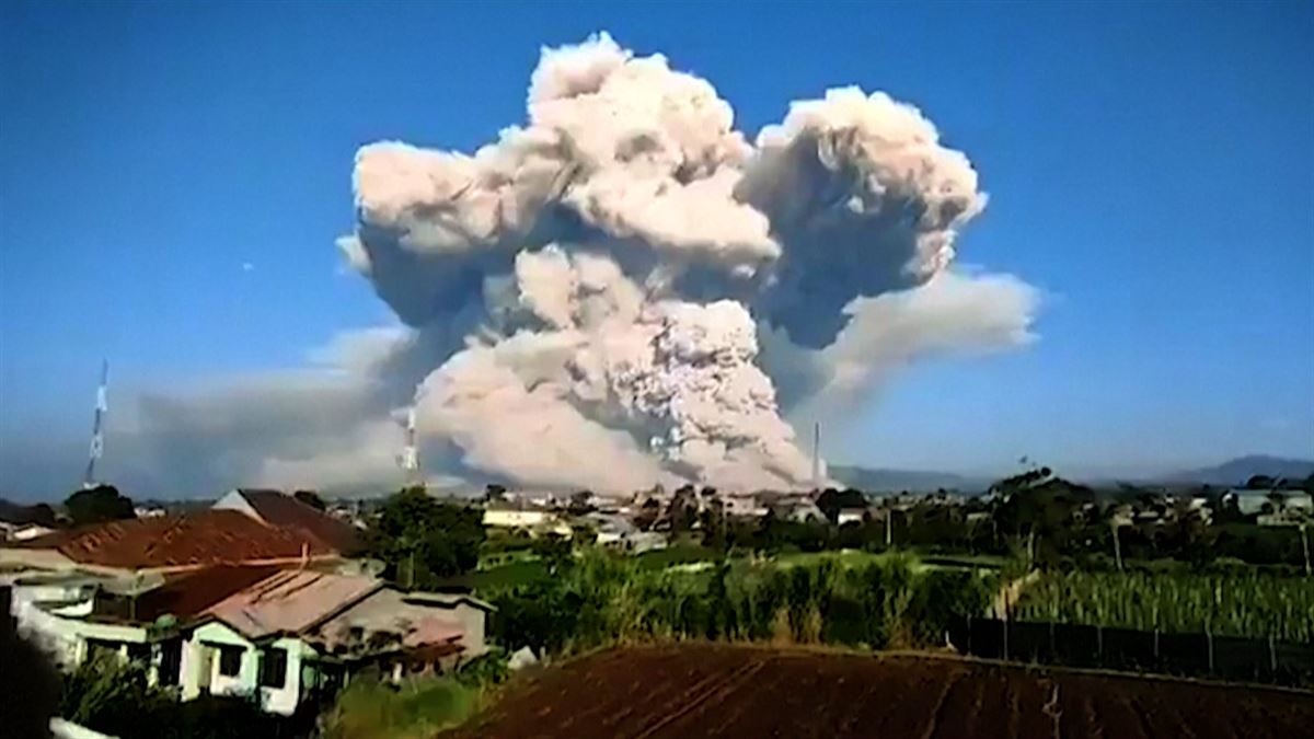 Sinabung sumendiaren erupzioa