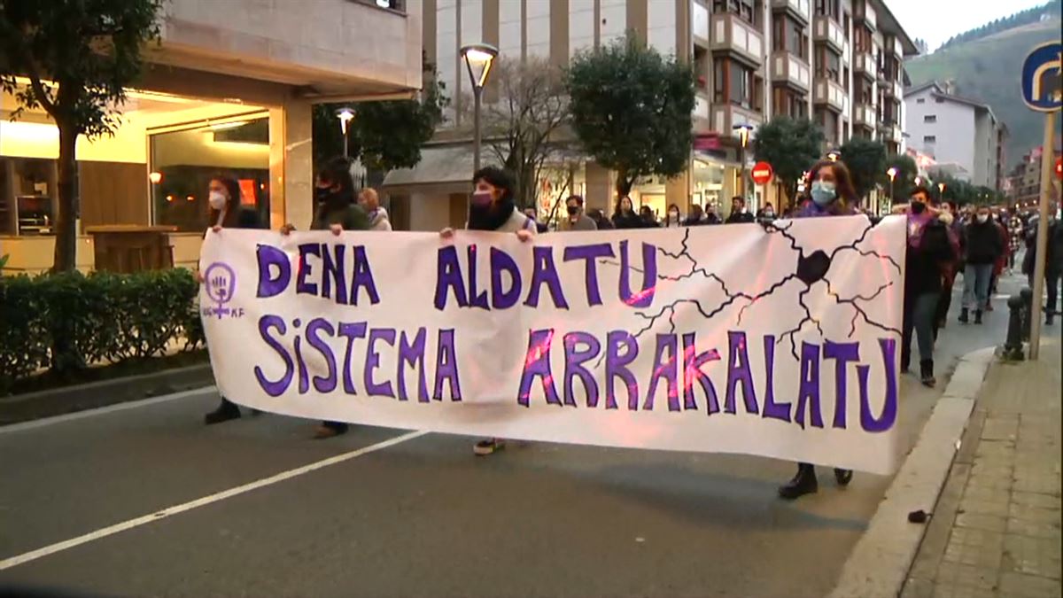 Manifestación en Zumarraga y Urretxu. Imagen obtenida de un vídeo de ETB.