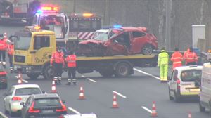 Pertsona bat larri zauritu da Lezaman, zisterna-kamioi baten aurka talka eginda