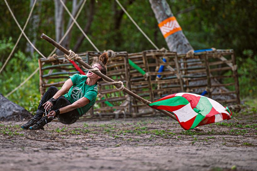 Joana, ikurrina hartzen