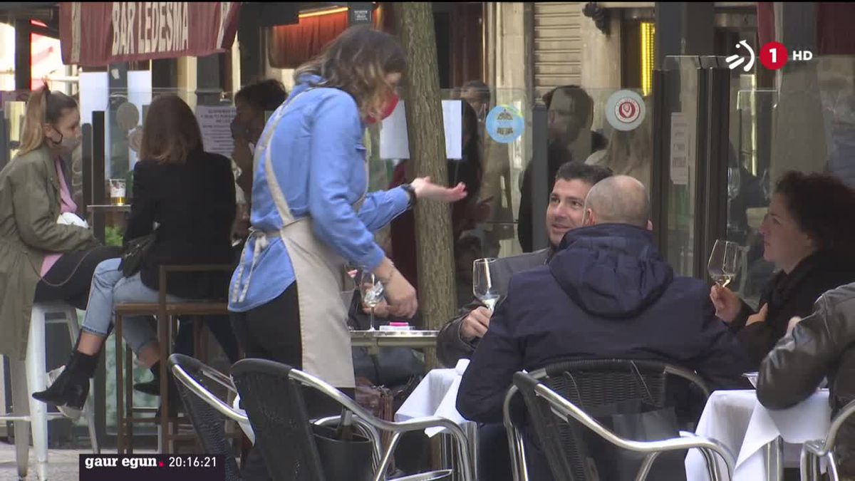 Bilboko terraza bat. ETBren bideo batetik ateratako irudia.