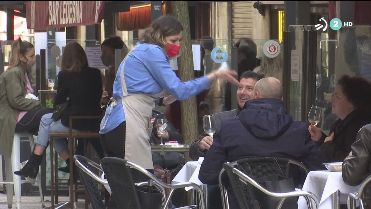 Terrazas llenas. Imagen obtenida de un vídeo de ETB.