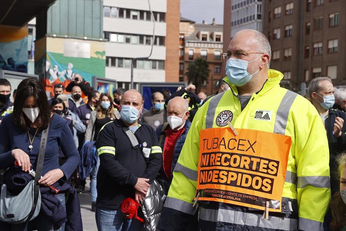 Trabajadores de Tubacex, que llevan 235 días de huelga indefinida, en una protesta. Foto: EFE