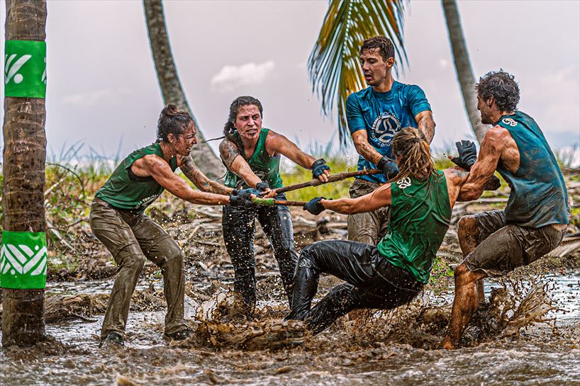 Verdes y azules, tirando del aro