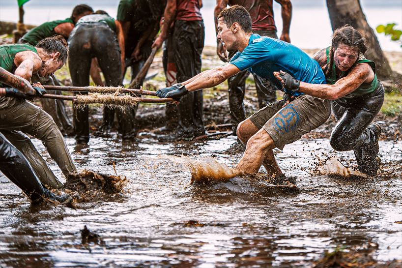 Dani, tirando del aro