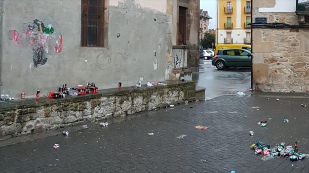 Imagen de un botellón, al día siguiente, en Navarra.