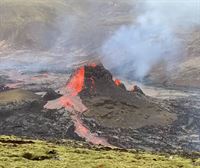 Sumendi baten erupzioa Islandian, Reykjavik hiriburutik 40 bat kilometrora