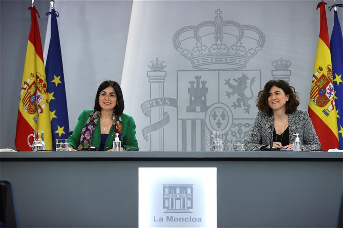 Carolina Darias y María José Sierra Moros.