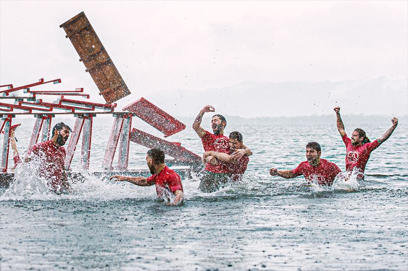 Talde gorria, garaipena ospatzen
