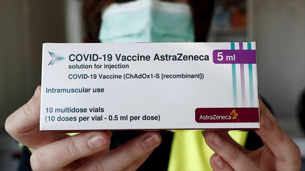 Una caja de la vacuna AstraZeneca