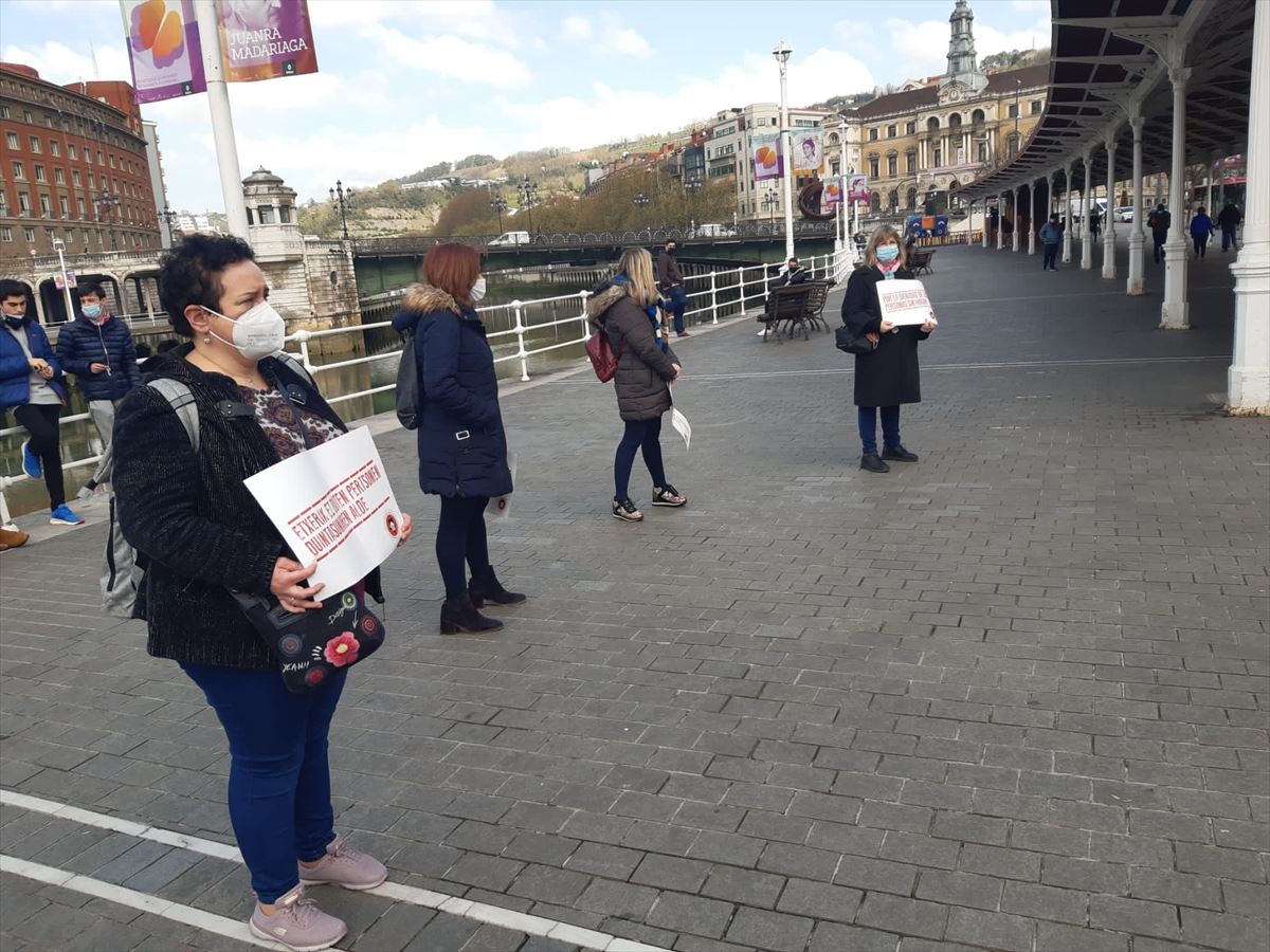 Concentración en Bilbao para denunciar la muerte de una persona sin hogar