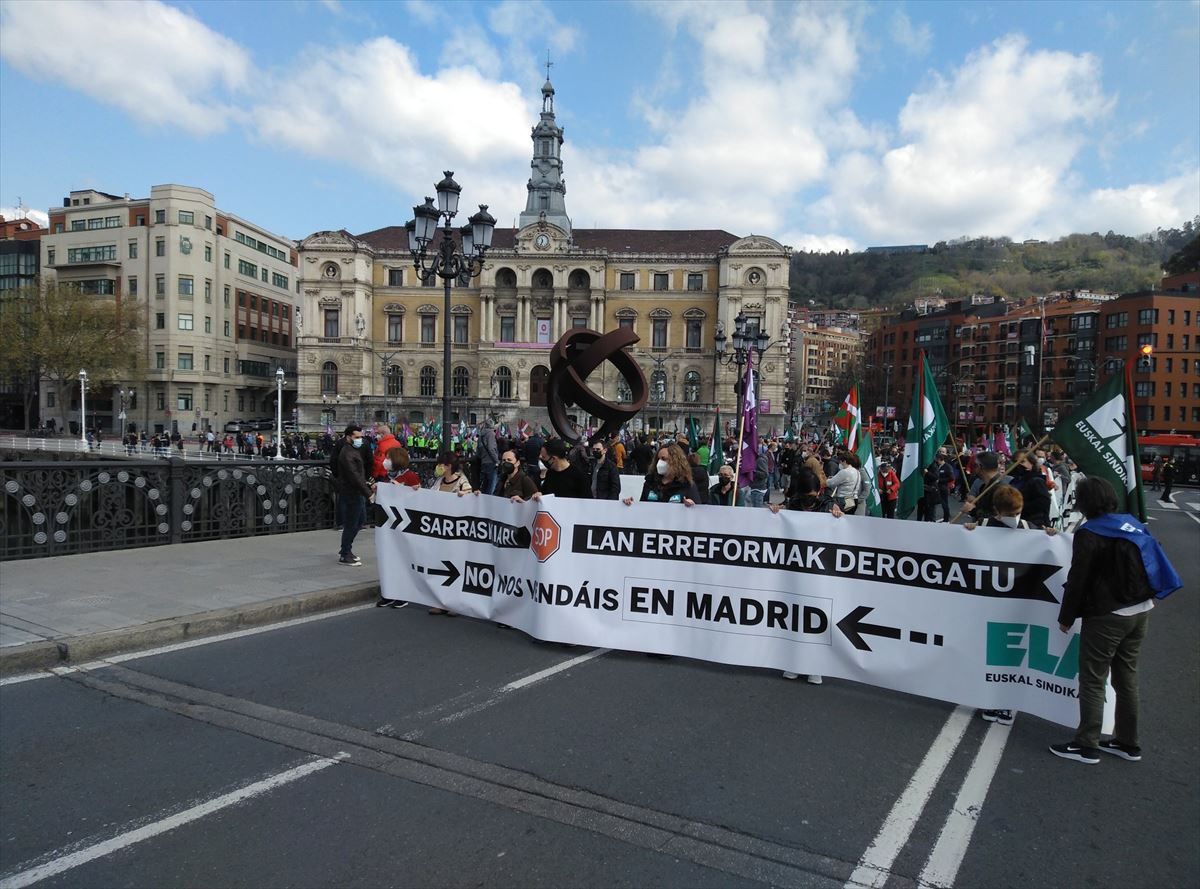 Concentración por la derogación de la reforma laboral realizada en marzo en Bilbao. Foto: EITB Media