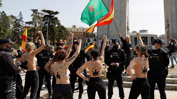 Protesta de Femen ante la ultraderecha franquista