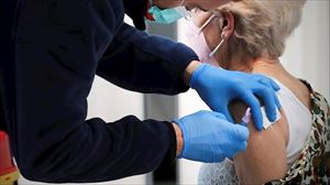 Hildako bat Nafarroan, kutsatzeen marka berria ezarri den egunean, 3.378 kasurekin