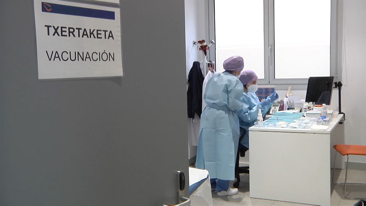 Vacunación en Euskadi. Imagen obtenida de un vídeo de ETB.