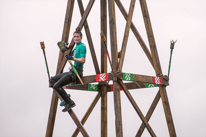 Maria, sua eta tirolinaren dueluan