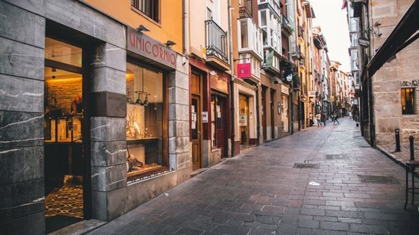 Comerciantes y vecinos opinan sobre cómo revitalizar el Casco Viejo de Gasteiz