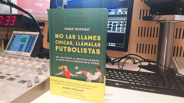 Portada del libro en el que Danae Boronat reivindica el fútbol femenino