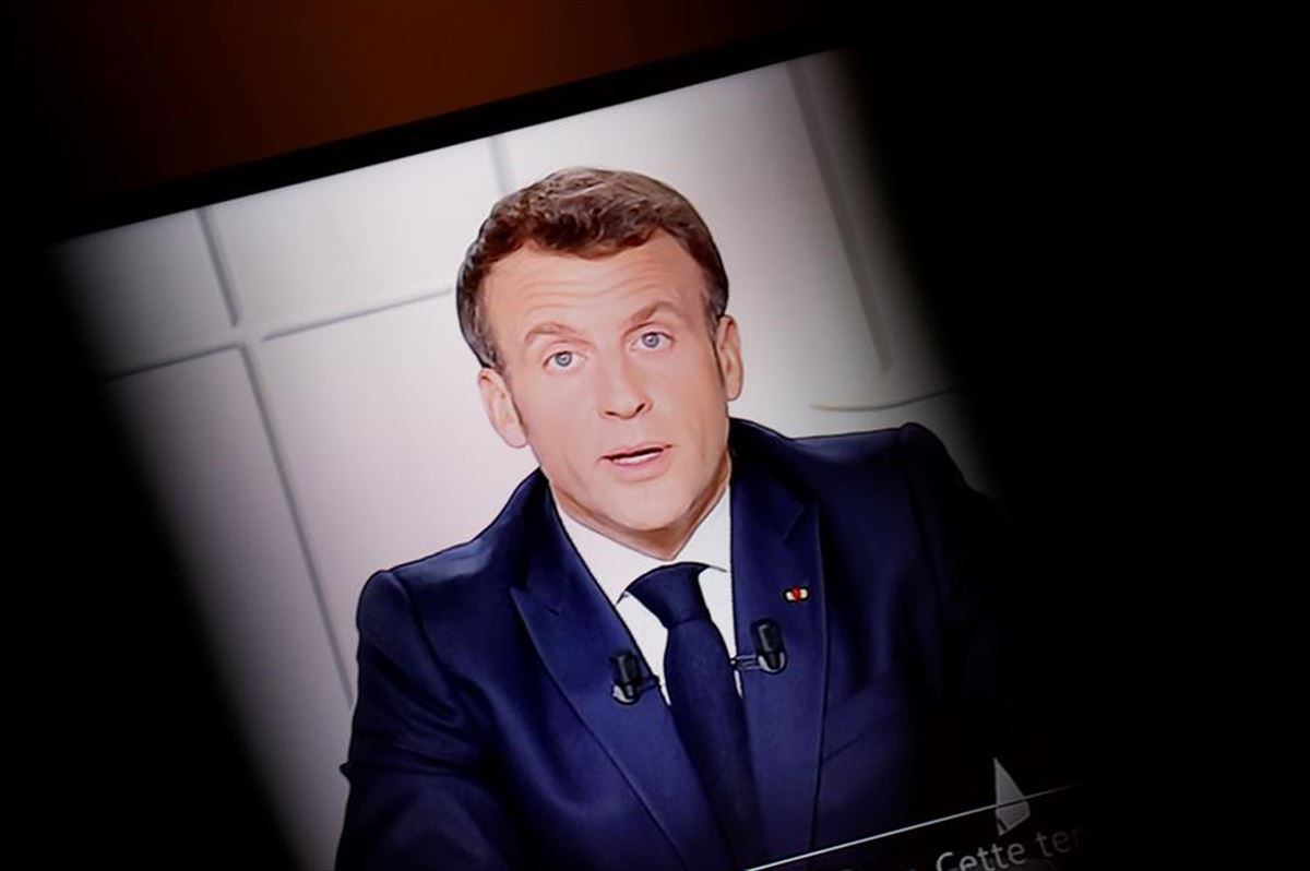 Enmanuel Macron durante su discurso ofrecido por televisión.