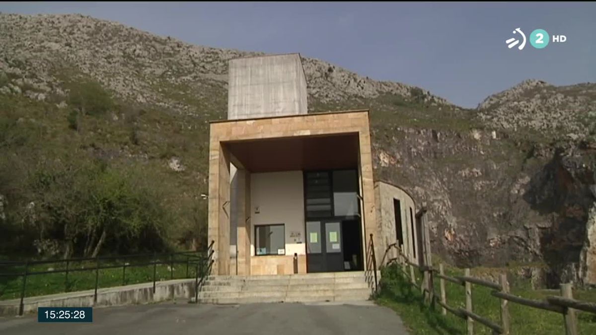 Muchas reservas para visitar las cuevas de Pozalagua. Imagen obtenida de un vídeo de EITB Media.