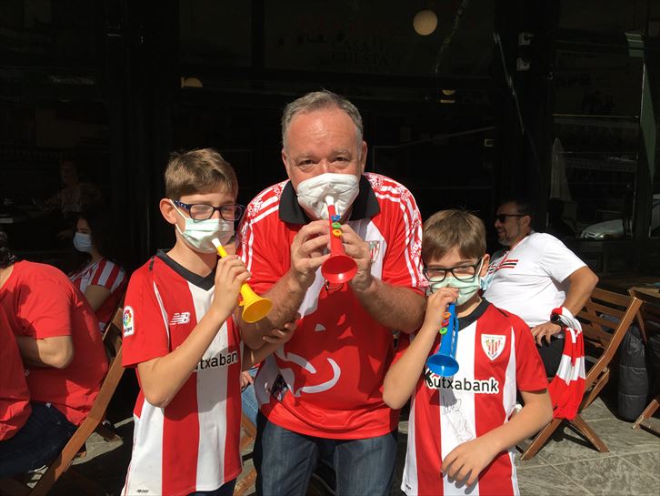 Athleticeko zaleak, ereserkia jotzen