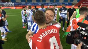 Iñigo Martínezek Realeko taldekide ohiak eta Aperribay presidentea zoriondu ditu