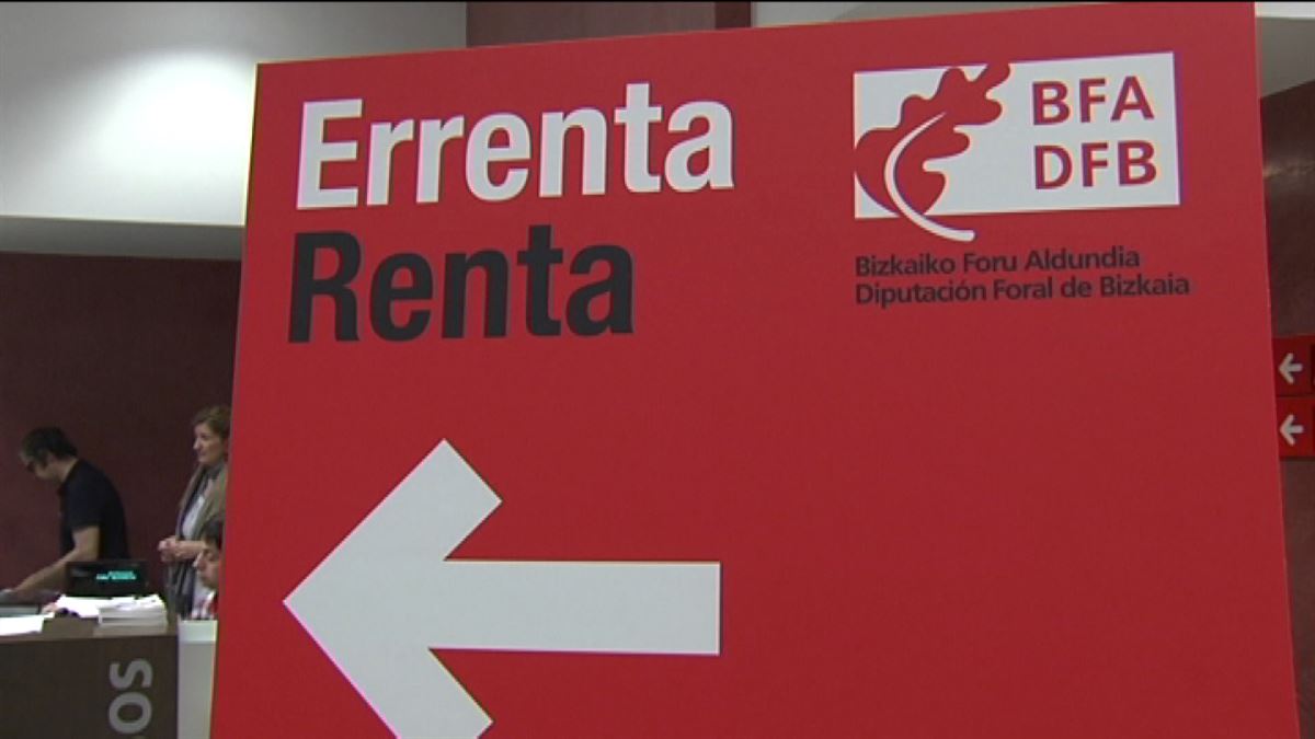 Declaración de la Renta en Bizkaia. Imagen obtenida de un vídeo de ETB.