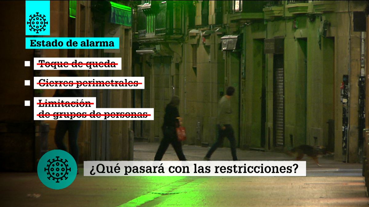 Gente en una calle de Vitoria-Gasteiz