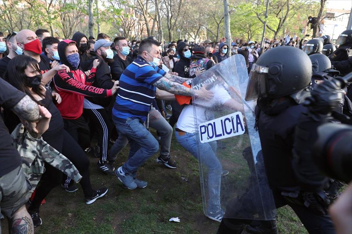 Enfrentamiento entre policía y manifestantes
