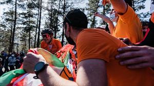 La marea naranja con Euskaltel. Foto: @FundaCiclisEusk 