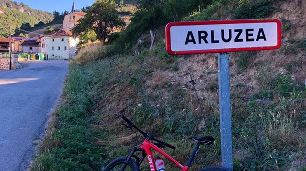 Entrada al concejo de Arlucea-Arluzea, del municipio de Bernedo.