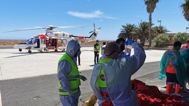 Atención a los migrantes supervivientes en el aeropuerto de Tenerife Sur