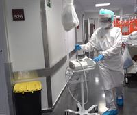 Un fallecimiento y ligera mejora en hospitales en Navarra