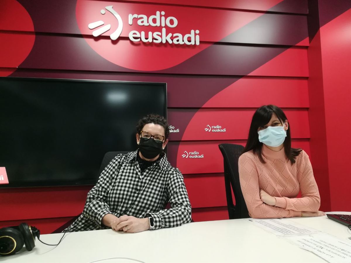 Itsaso Alkorta junto a Miriam Duque en  Radio Euskadi